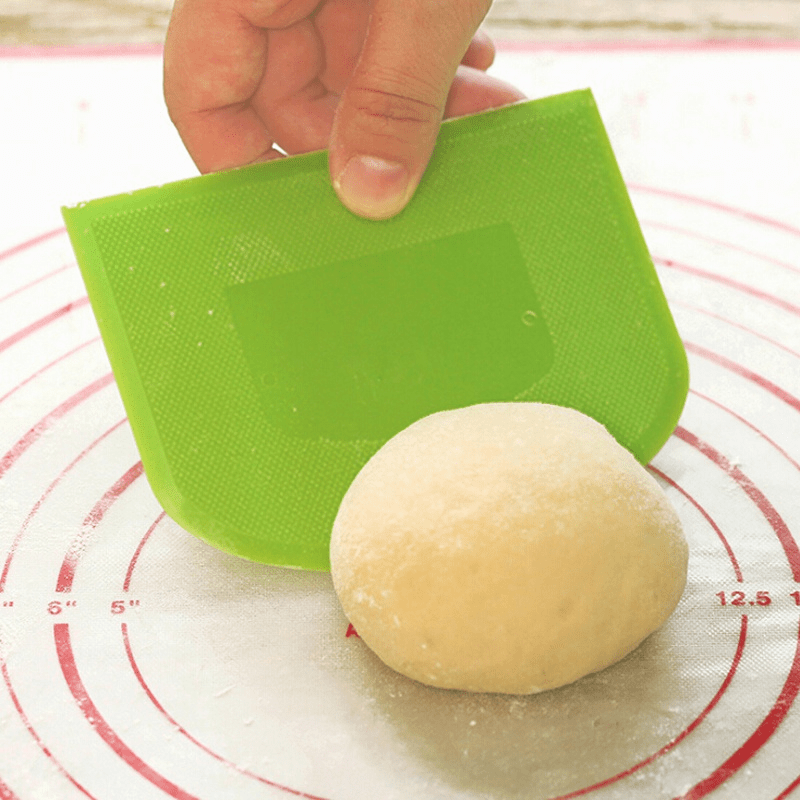 1pc Plastic Scraper For Cake, Dough And Pastry, Baking Tool