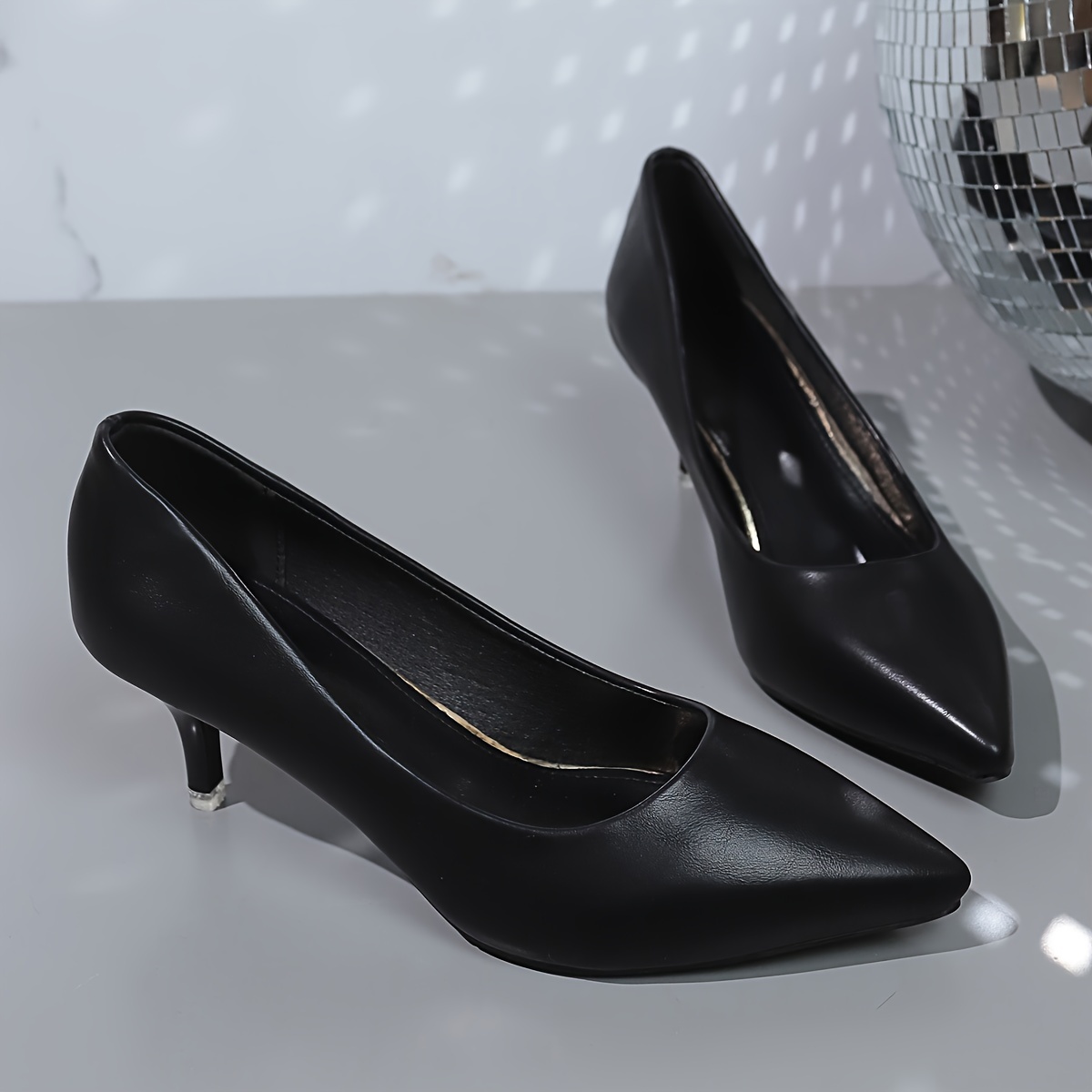 Sharp hot sale pointed shoes