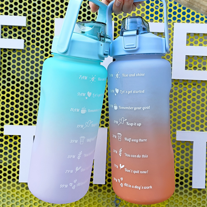  Botella de agua de 2 litros con popote, botellas de viaje  portátiles, taza de fitness deportiva, agua fría de verano con escala de  tiempo (capacidad: 2 L, 64 onzas, color: verde