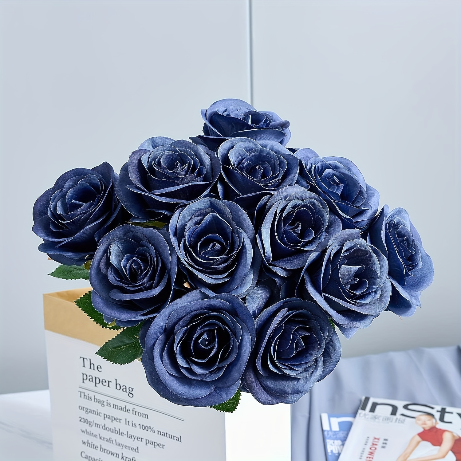 Lot de 12 roses et feuilles en papier bleu marine sur tige
