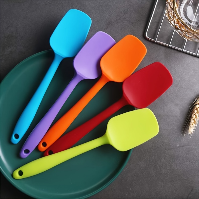 Elevate™ Solid Silicone Spoon