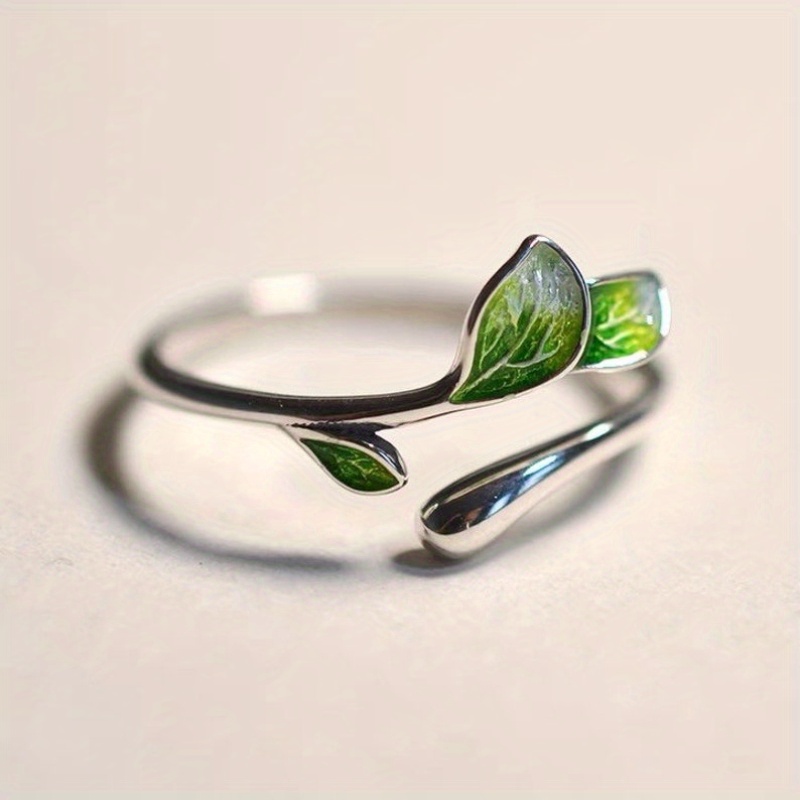 Green 2025 leaf ring