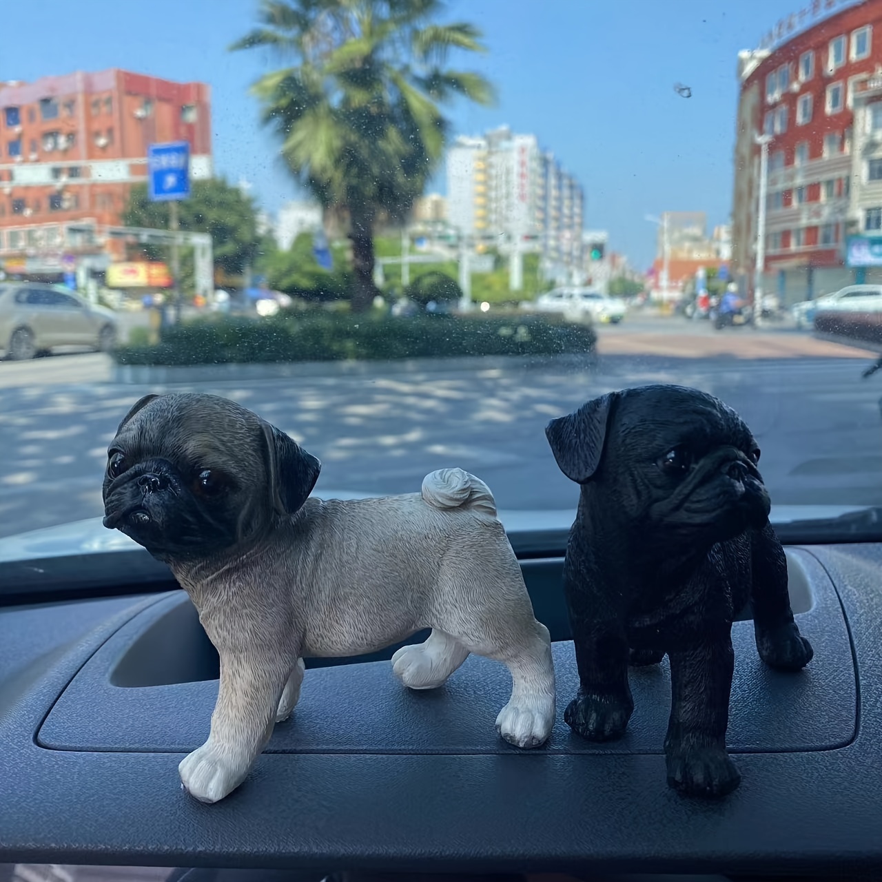 Muñeco de coche creativo muñeco de perro con cabeza móvil realista