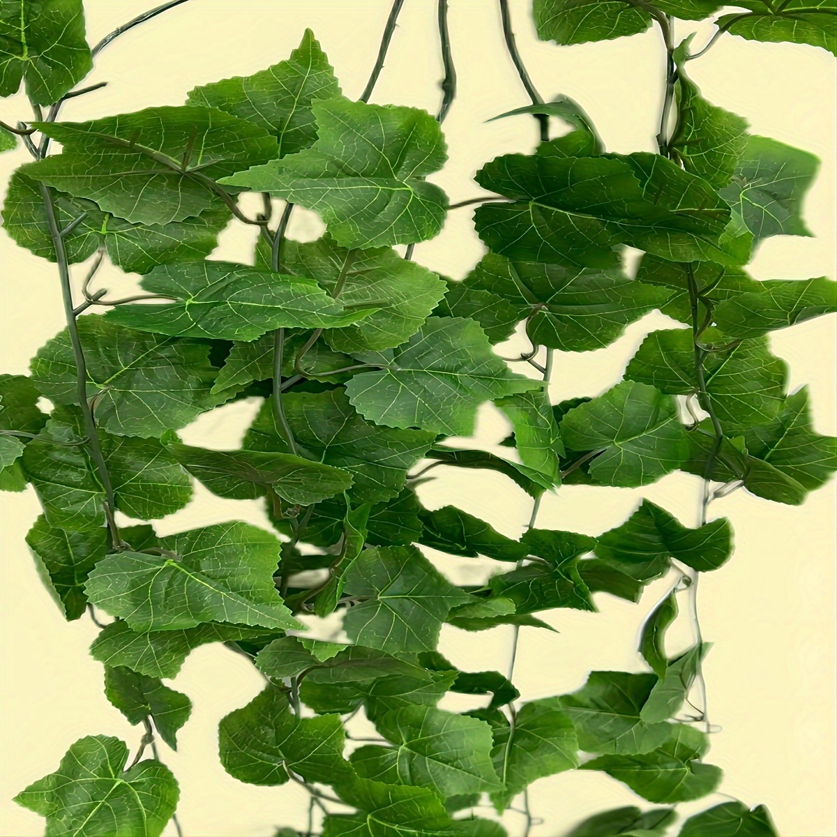 Plantas colgantes falsas con frutas uvas artificiales vide hojas