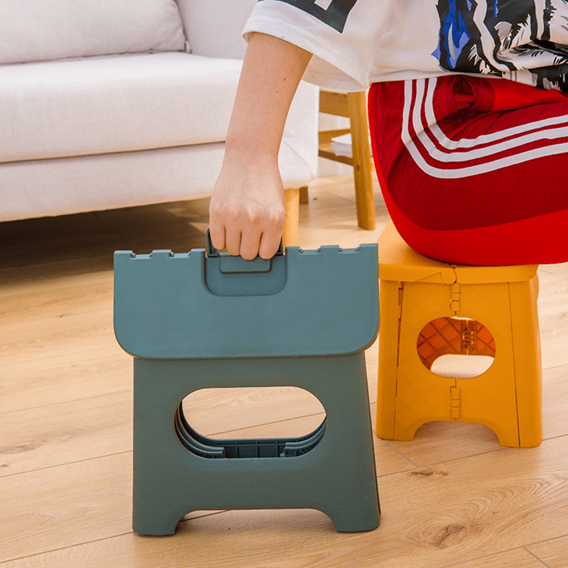 Small collapsible online stool