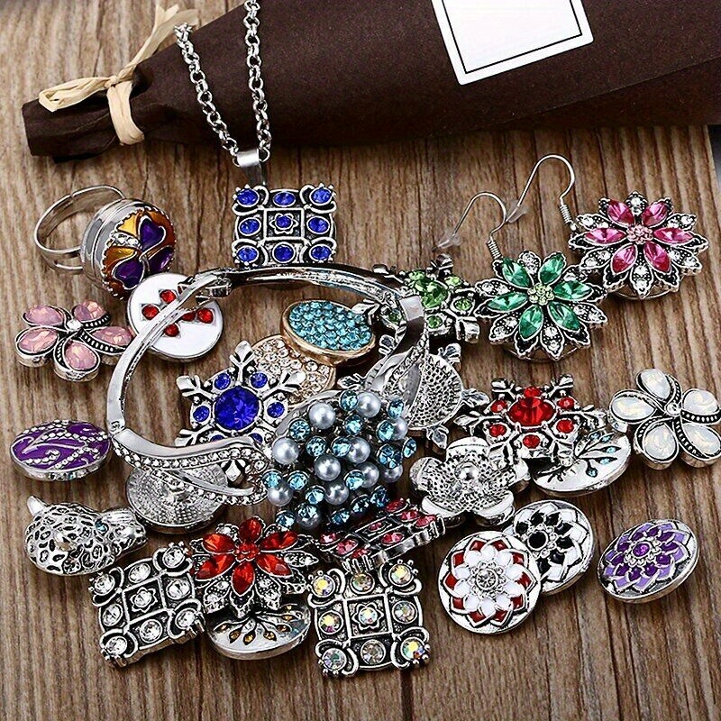 Snap on sale charm jewelry