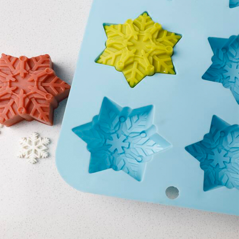  6 Cavity Snowflake Silicone Cake & Chocolate mold Baking: Wilon Silicone  Snowflake Mold: Home & Kitchen