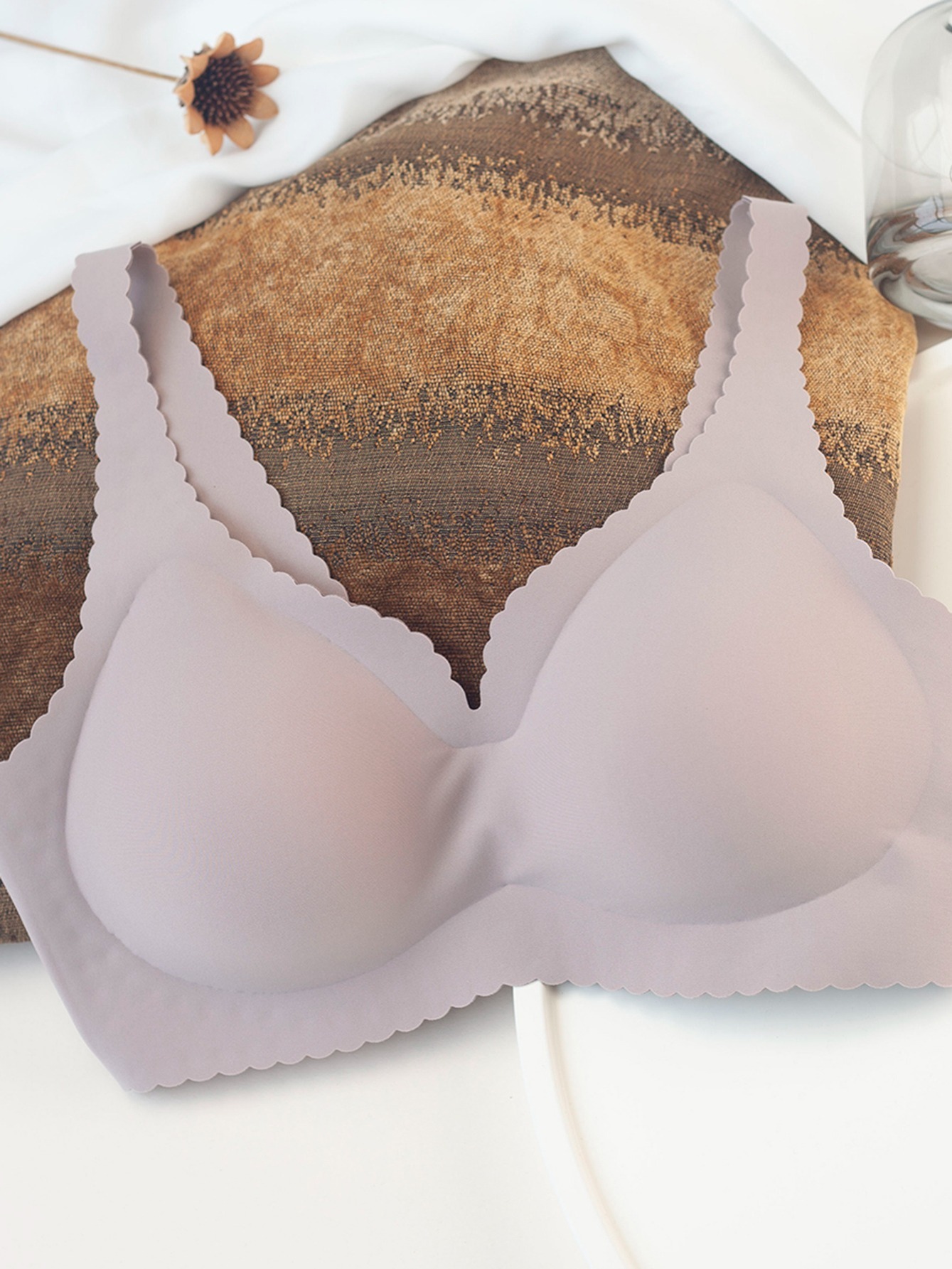 Womens Full-Coverage Lace Bra Sexy No Show Bras Tank Push Up Athletic  Wireless Smoothing Comfort Bras for Women Soft, Beige, Medium : :  Clothing, Shoes & Accessories