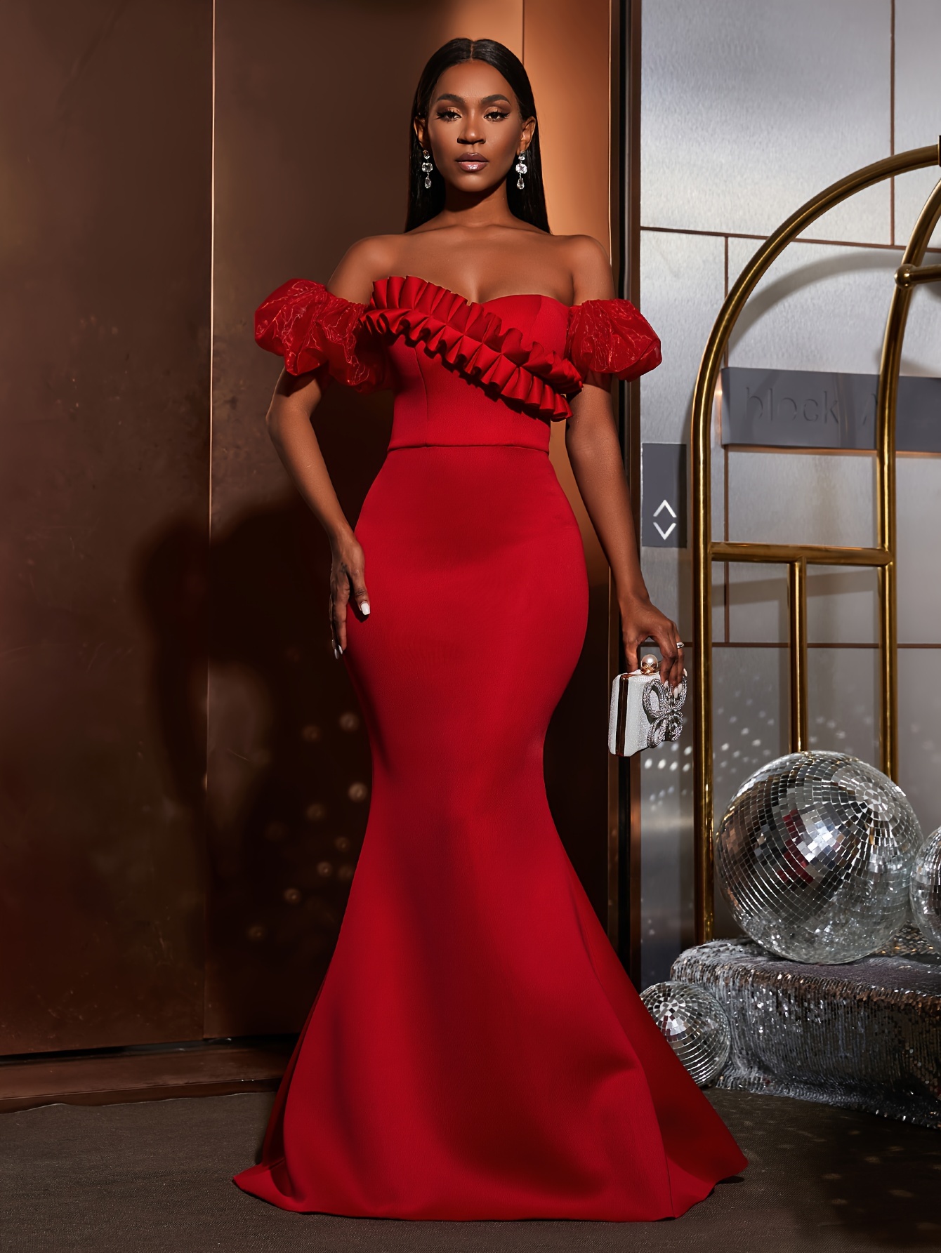 Vestido rojo de gala  Long red dress, Red silk dress, Wedding