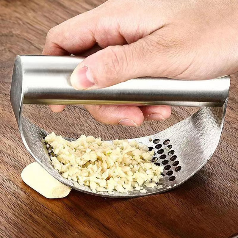 Manual Arc Stainless Steel Garlic Press Multi-functional Garlic Crusher  Hand-held Kitchen Crushing Vegetable Tool