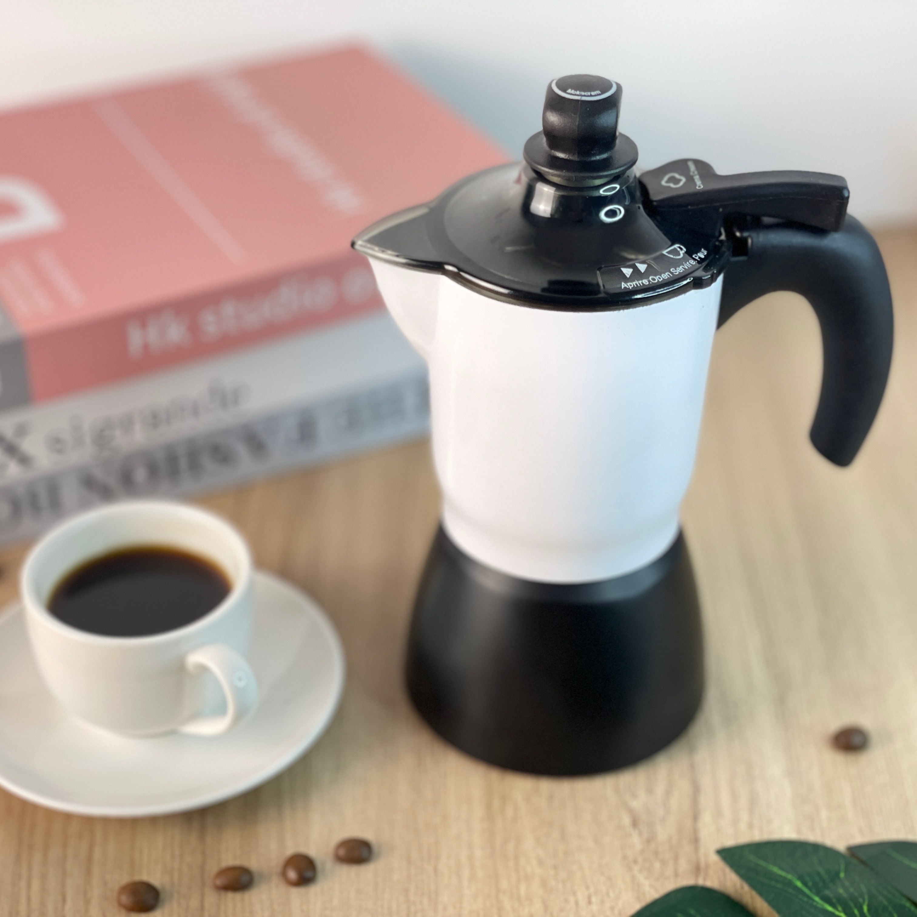 https://img.kwcdn.com/product/stovetop-espresso-moka-pots/d69d2f15w98k18-0be36f73/Fancyalgo/VirtualModelMatting/c60619cfb289b0220d9a71bd59318de2.jpg