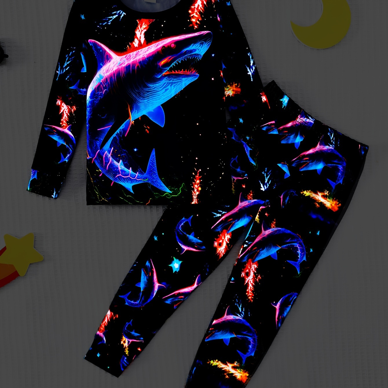 

2 Pcs Boy's Casual Home Wear Set, Luminous Colorful Domineering Print Round Neck Long Sleeve & Trousers, Comfy & Skin-friendly Set, As Daily Gift, Can Only Glow Under Ultraviolet Light