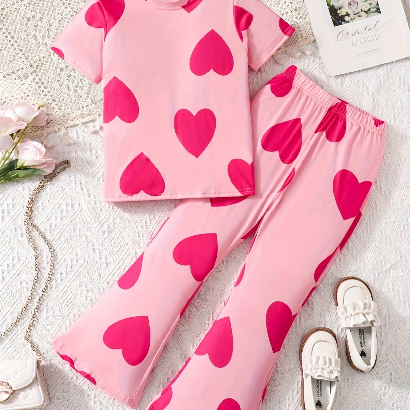 

Sweet Dreamy Heart Graphic 2pcs Set Girls Short Sleeve T-shirt Top + Flare Pants Set For Summer Valentine's Day
