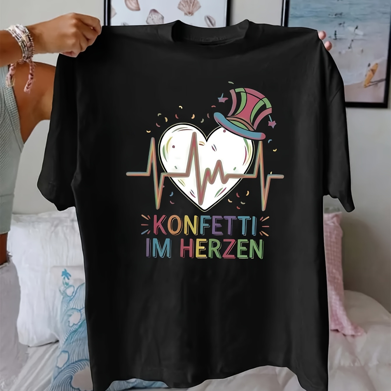 

Women's Carnival Graphic T-shirt - Black Short Sleeve Crew Neck Casual Top With "konfetti Im Herzen" Print, Summer & Spring, Spring Casual Wear|crew Neck Tshirt|stretchable Fabric