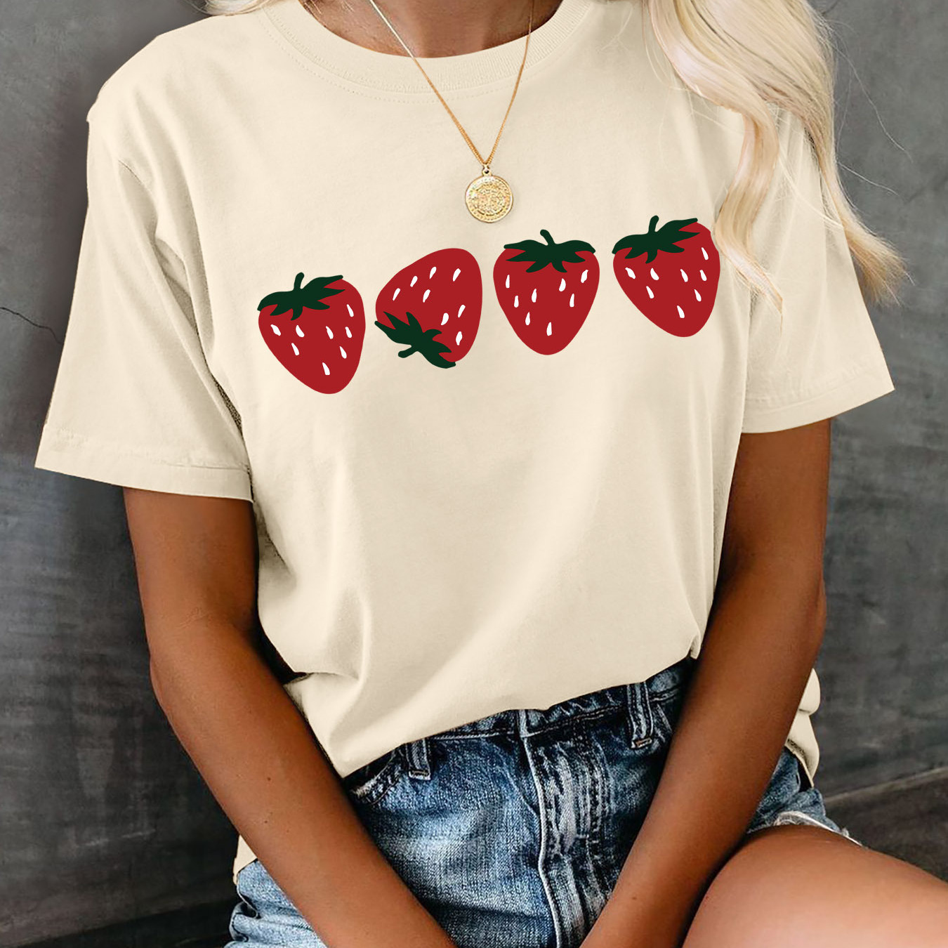 

Strawberry Print T-shirt, Short Sleeve Crew Neck Casual Top For Summer & Spring, Women's Clothing