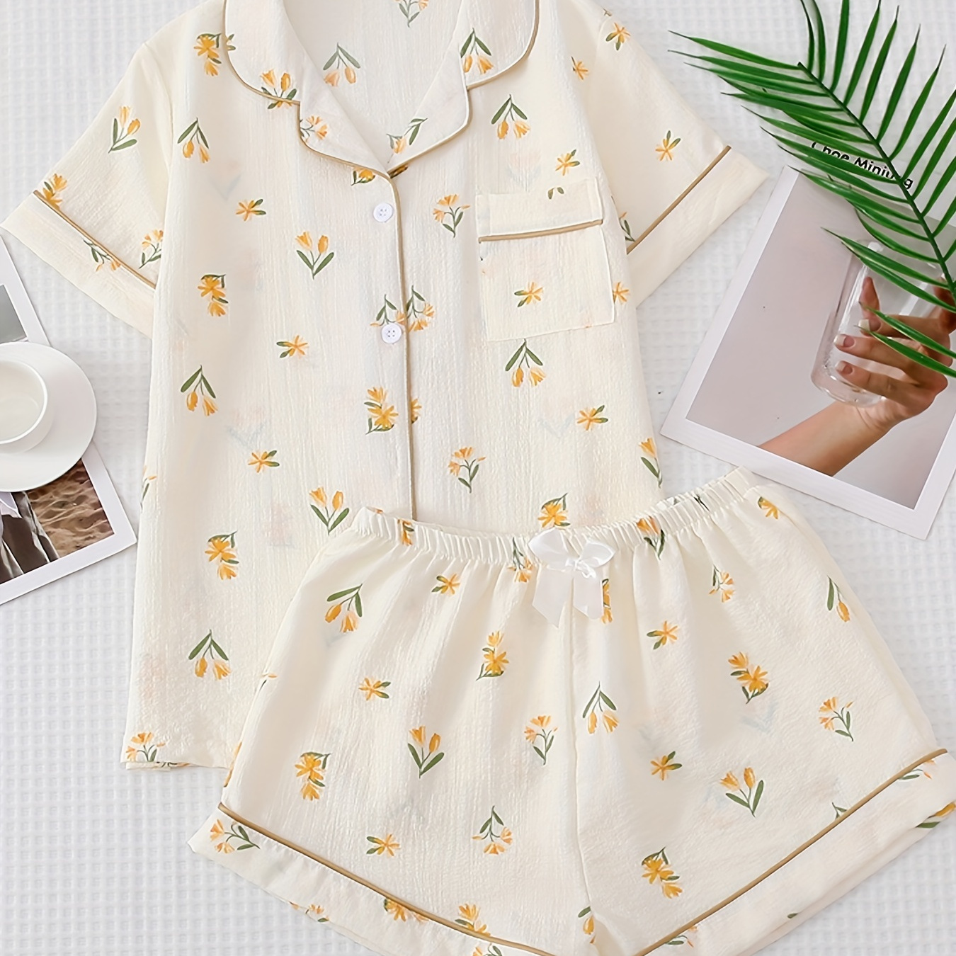 

Cute Floral Print Pajama Set, Short Sleeve Lapel Buttons Top & Elastic Waistband Shorts, Women's Sleepwear & Loungewear