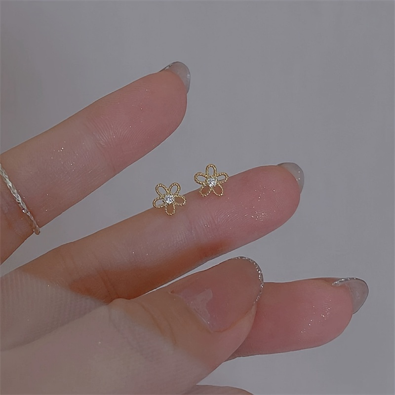 

Exquisite Mini Flower Shaped Stud Earrings Elegant Leisure Style Suitable For Women Daily Casual