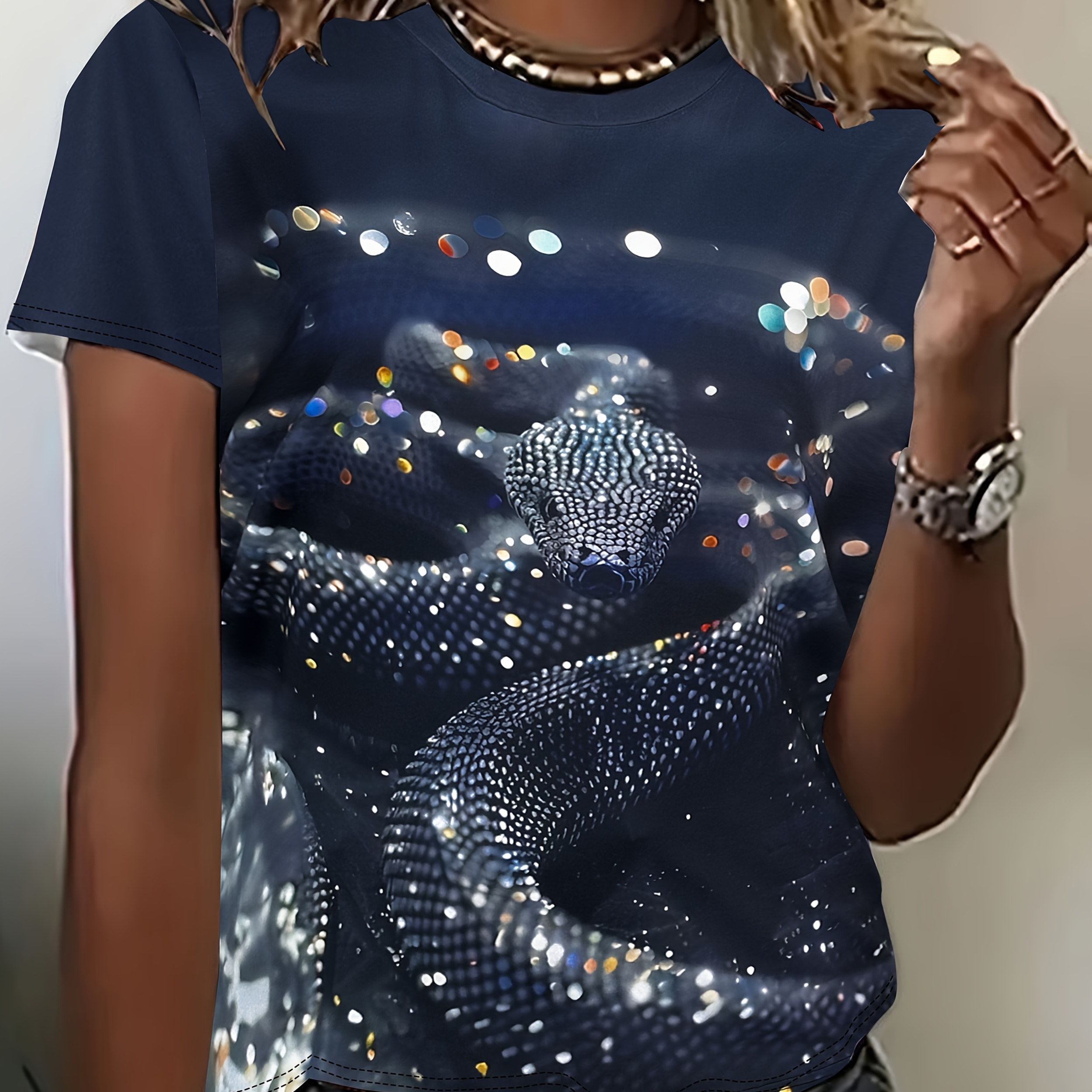 

Women's Vibrant Snake Print T-shirt - Casual Crew Neck, Short Sleeve, Soft & Comfy Fabric, Outdoor Activities