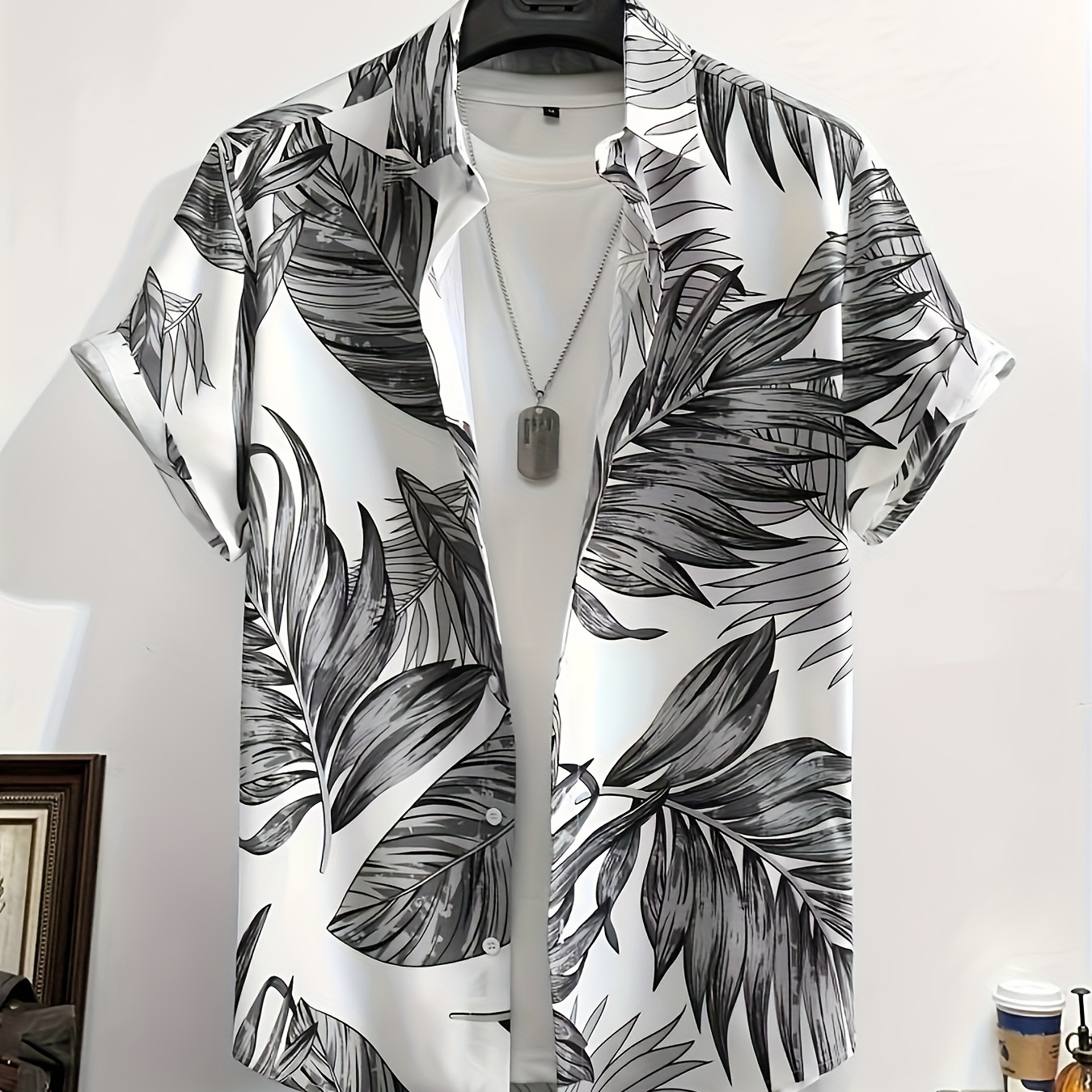 

Leaves Pattern Design Men's Fashion Short Sleeve Button Down Lapel Hawaiian Style Shirt For Summer Resort Vacation