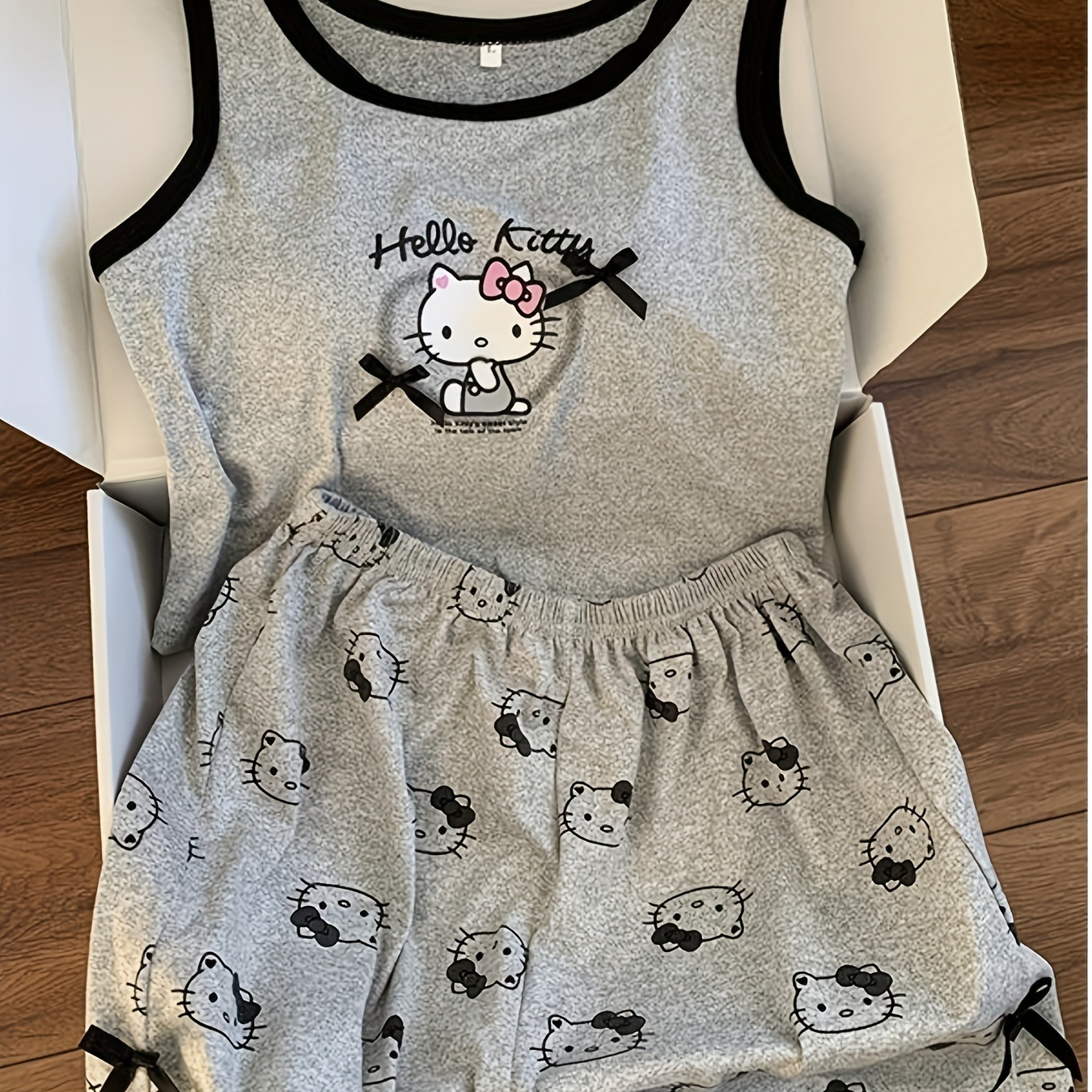 Sanrio Women'S Pajamas Casual Sweet Shoulder Strap Pajamas Set, Cute Cartoon Print for hello kitty Design, All-season Casual Sweet Home Clothes. Off-shoulder Camisole Top And Shorts, Sexy And Comfortable Loose Version