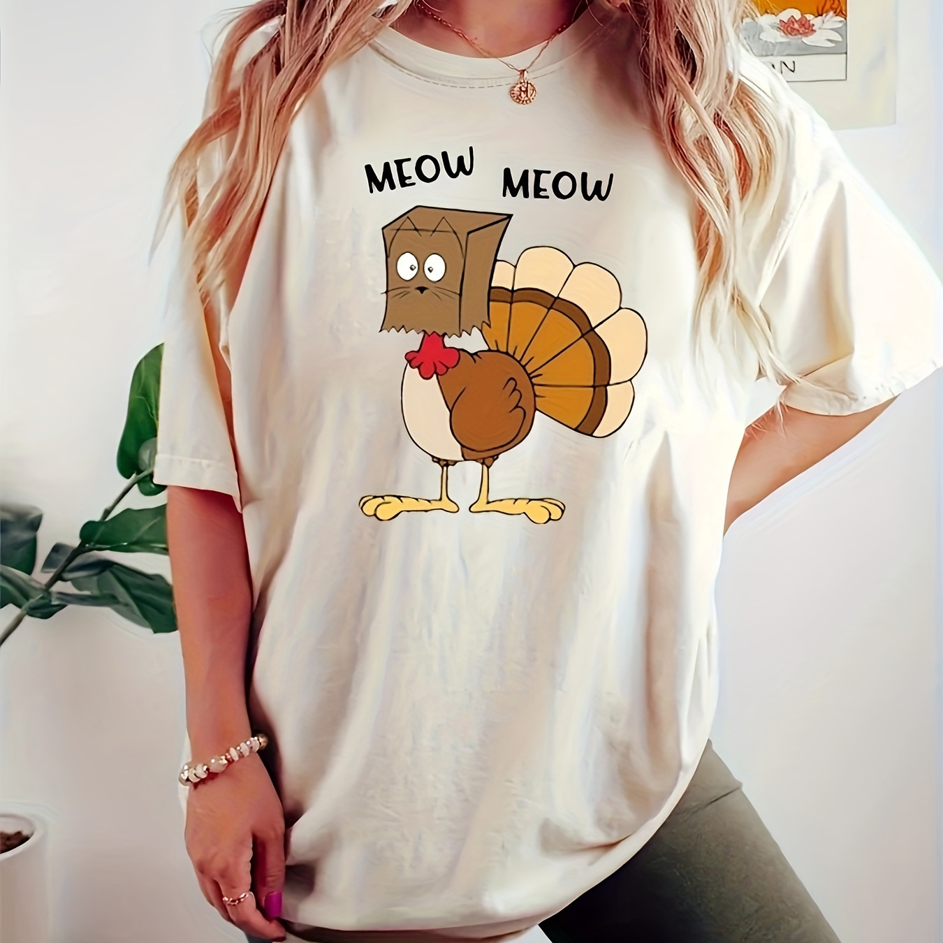 

Plus Size Turkey Print T-shirt, Casual Crew Neck Short Sleeve Top For Spring & Summer, Women's Plus Size Clothing