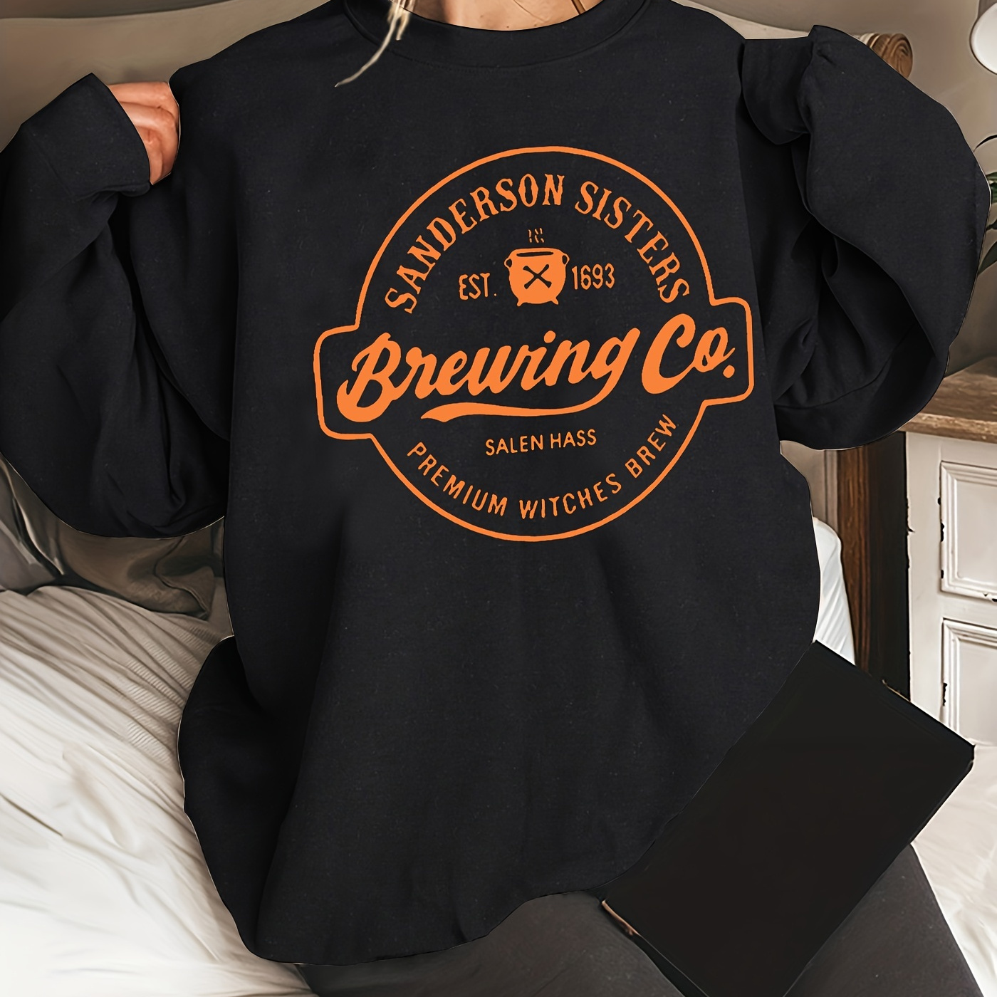 

Sanderson Print Sweatshirt, Casual Long Sleeve Crew Neck Sweatshirt, Women's Clothing