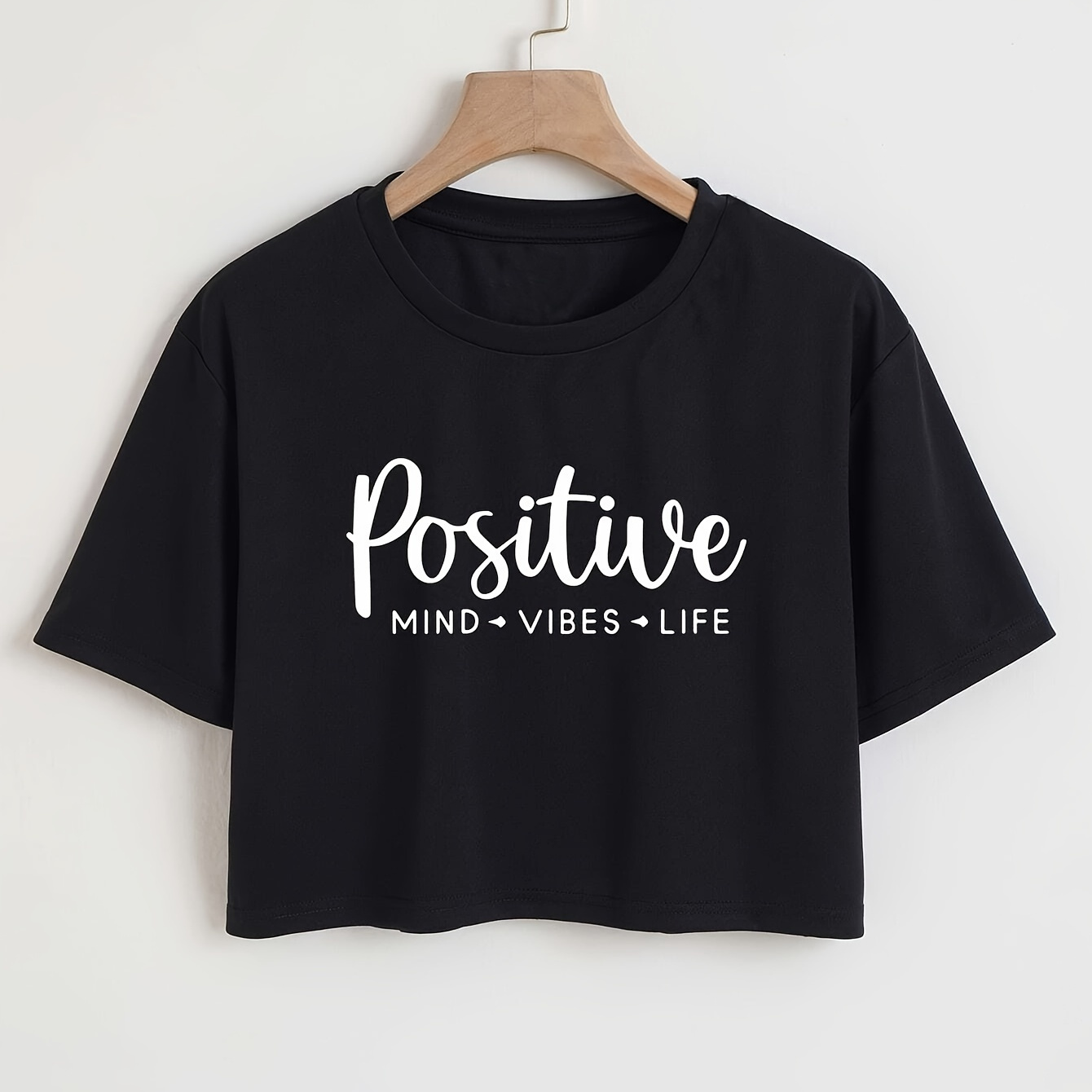 

Short T-shirt With Letter Patterns For Targeted Streaming