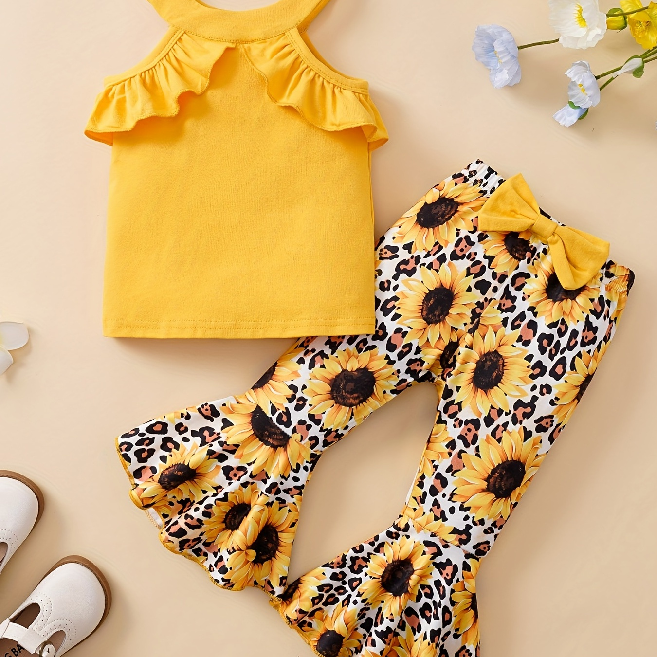 

2pcs Toddler Girls Sleeveless Ruffle Trim Halter Tops & Sunflower Leopard Graphic Bow Front Flare Leg Pants Set Kids Spring Summer Clothes