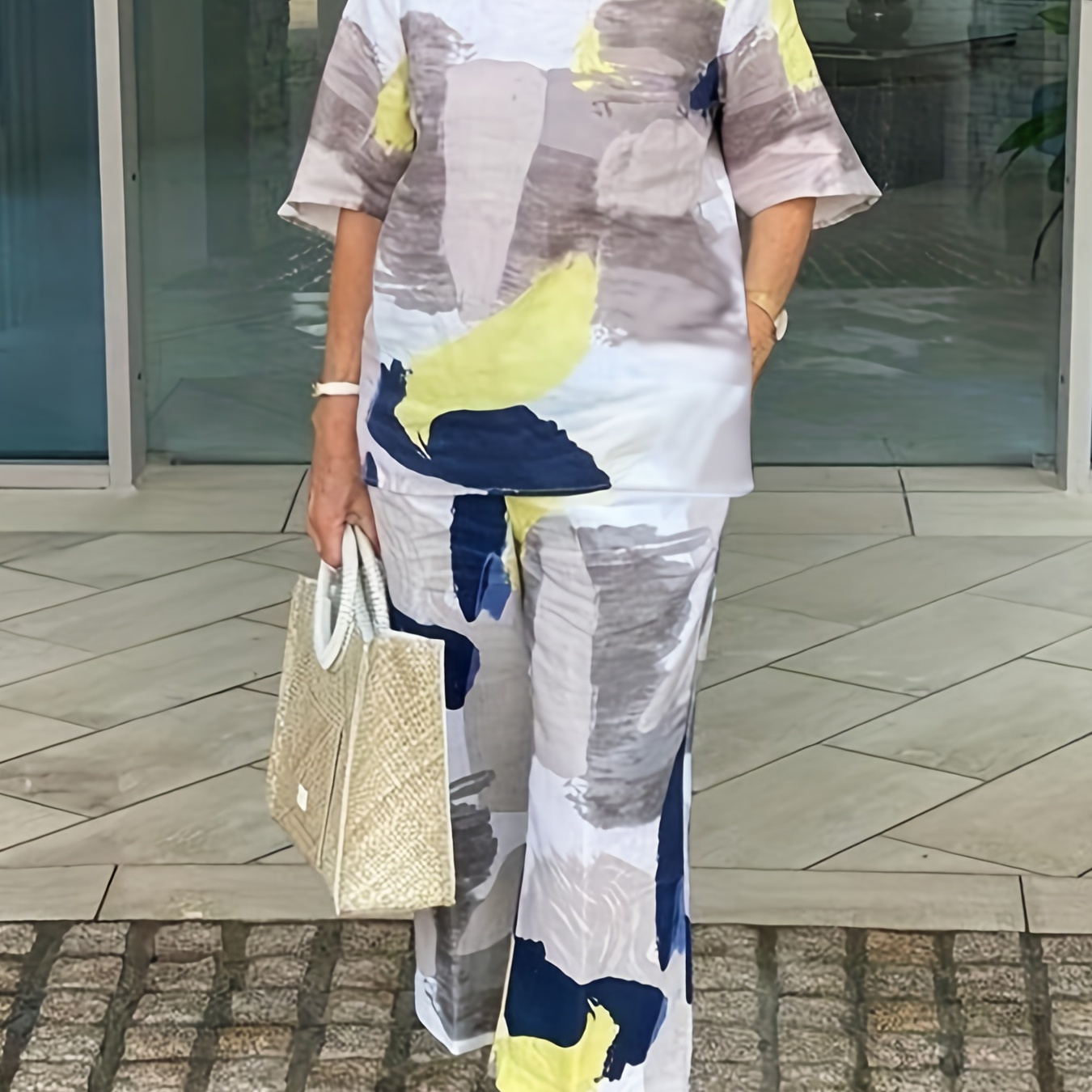

Plus Size Casual Outfits Set, Women's Plus Brush Print Half Sleeve Round Neck Top & Pocketed Wide Leg Pants Outfits 2 Piece Set