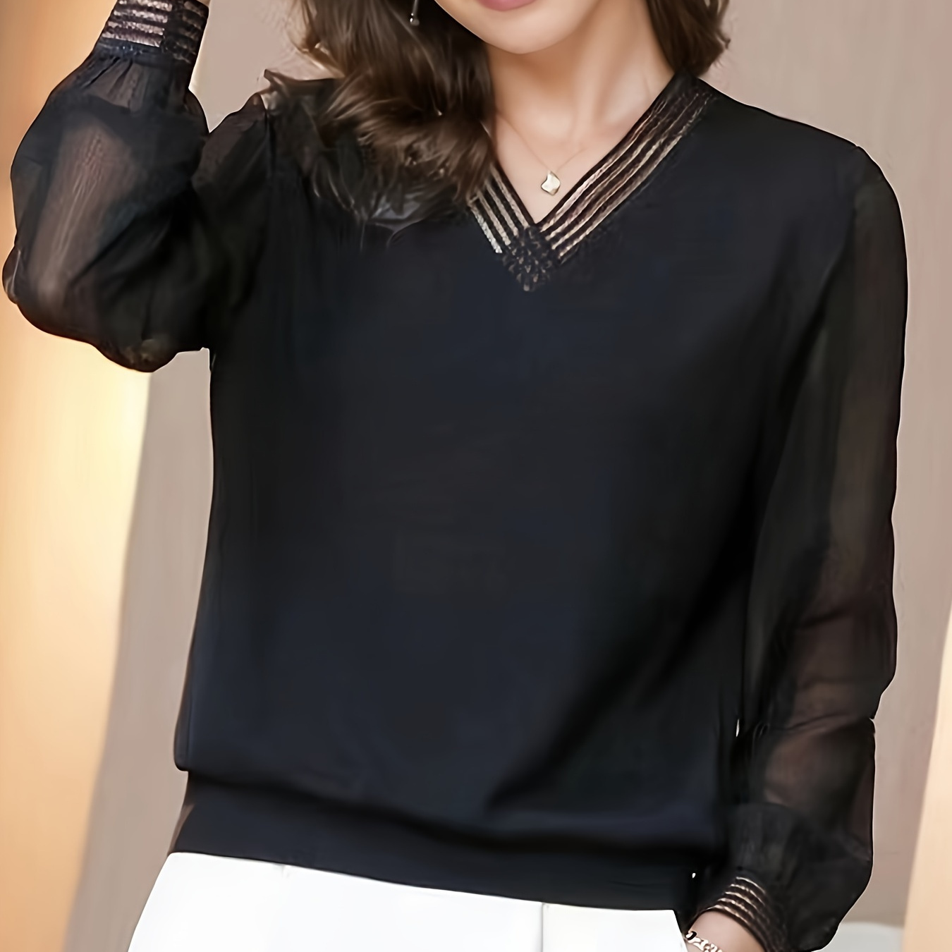 

Blouse Élégante en Dentelle Noire et Mousseline à Col en V - Manches Longues, Haut pour Femmes pour /Automne