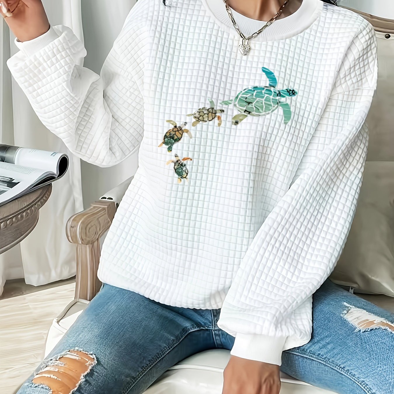 

Plus Size Turtle Print Sweatshirt, Crew Neck Casual Sweatshirt For Fall & Spring, Women's Plus Size Clothing