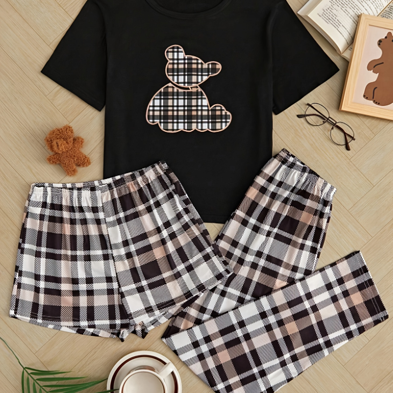 

Ensemble pyjama décontracté à carreaux avec imprimé ours, haut à manches courtes à col rond et short et pantalon élastiques, vêtements de nuit pour femmes