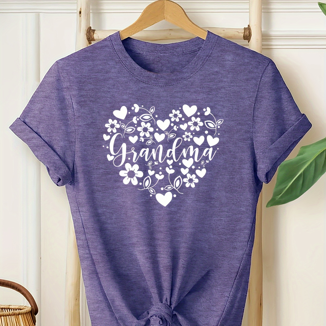 

Grandma Heart & Floral Print Casual T-shirt - Women's Cotton Blend Crew Neck Tee With Medium Stretch - Vintage Inspired Knit Fabric Top For All Seasons