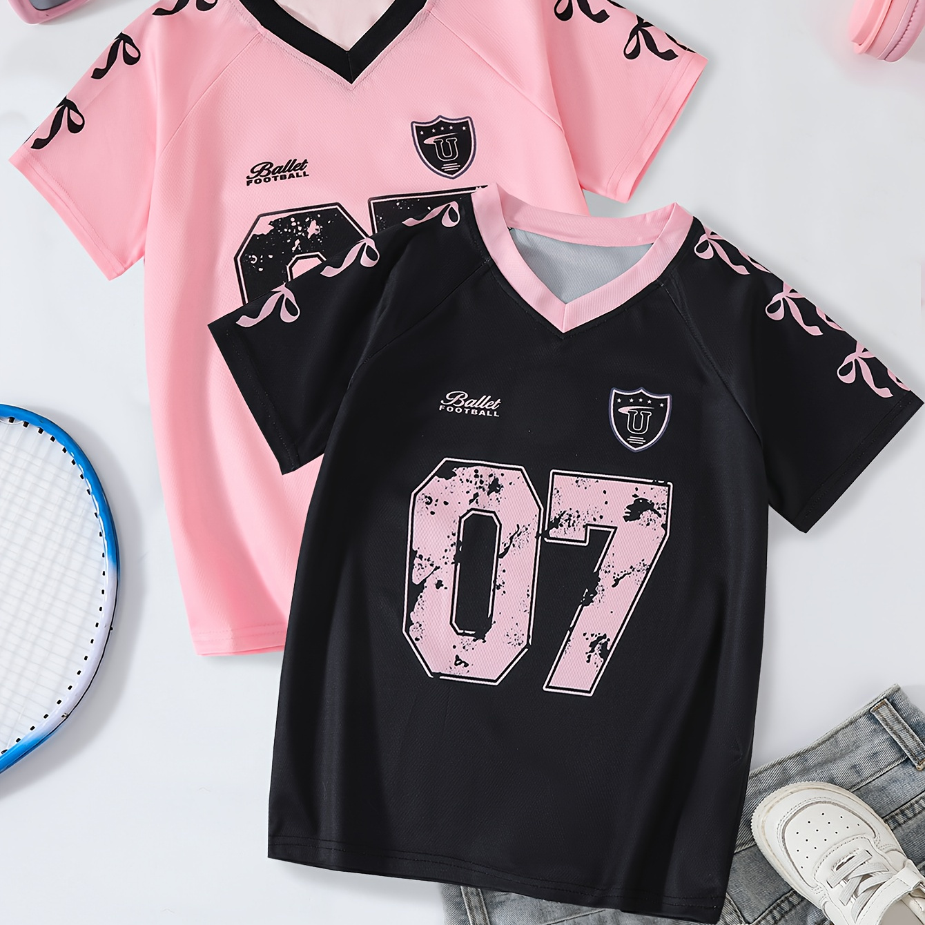 [Cute Teen Shirts] 2pcs Loose Fit Casual Teen Girls' V-Neck Short Sleeve T-Shirts | Pink & Black Contrast with Number 07 & Bow Accents, Breathable Knit Fabric, Machine Washable, Cute Shirts for Teens, Sports Friendly Attire