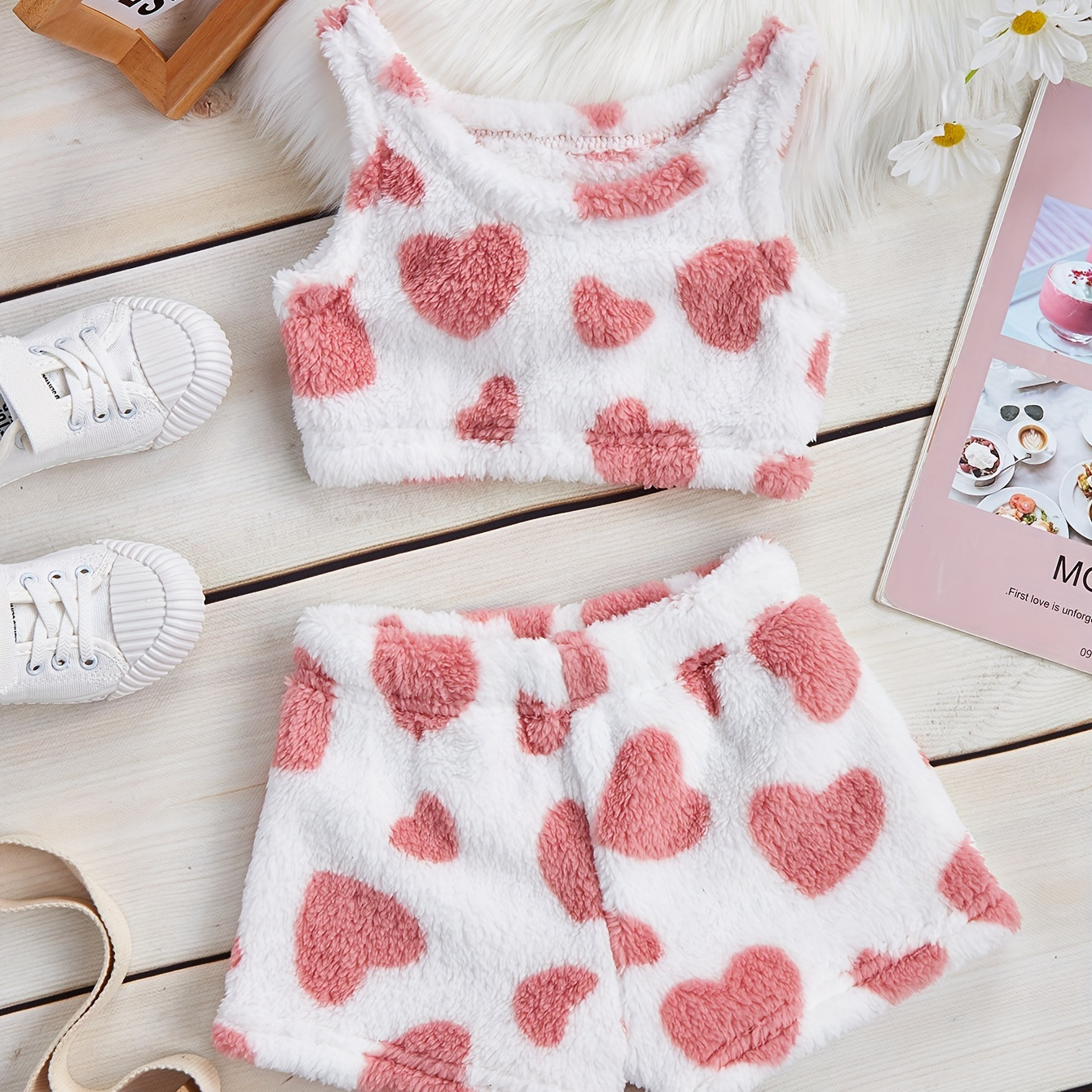 

Girls Warm Outfits 2pc Heart Graphic Sleeveless Pullover + Shorts Set Kids Gift