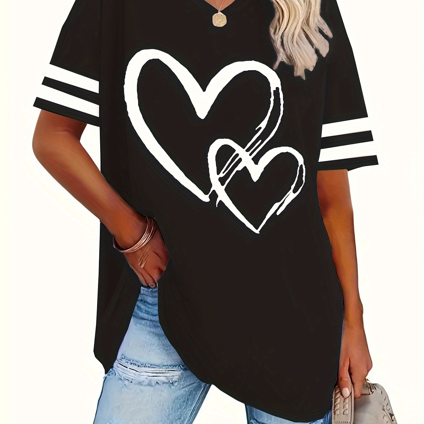 

Plus Size Heart & Stripe Print T-shirt, Casual V Neck Short Sleeve Top For Spring & Summer, Women's Plus Size Clothing