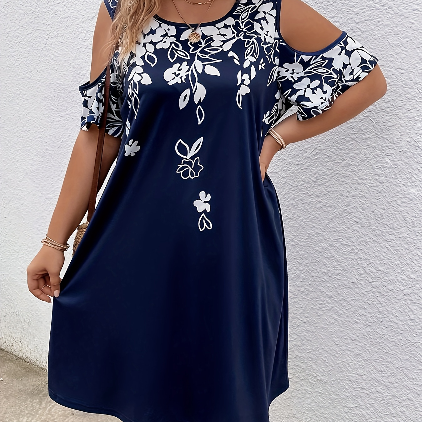 

Plus Size Floral Print Cold Shoulder Dress, Vacation Short Sleeve Dress For Spring & Summer, Women's Plus Size Clothing