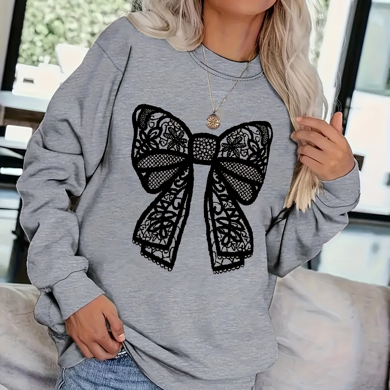 

Bow Print Pullover Sweatshirt, Casual Long Sleeve Crew Neck Sweatshirt For Fall & Winter, Women's Clothing