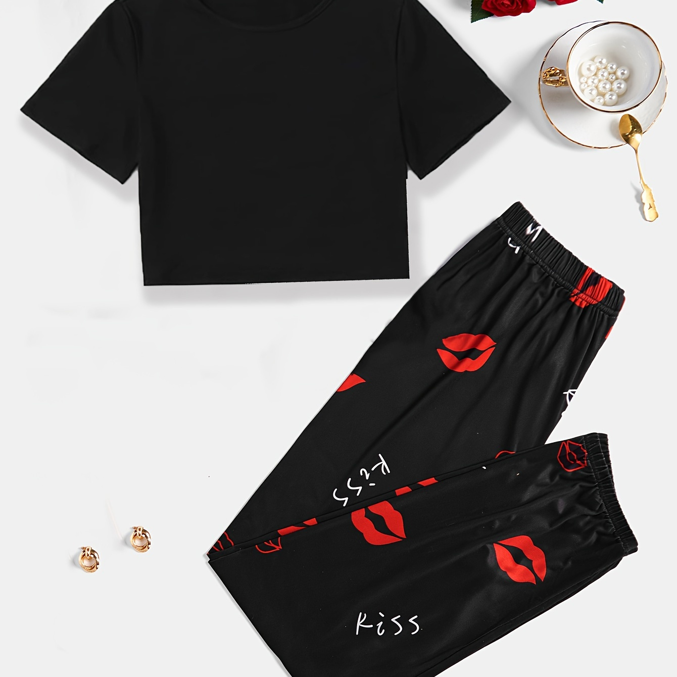 

Casual Red Lip & Letter Print Pajama Set, Short Sleeve Crew Neck Crop Top & Elastic Joggers For Valentine's Day, Women's Sleepwear & Loungewear