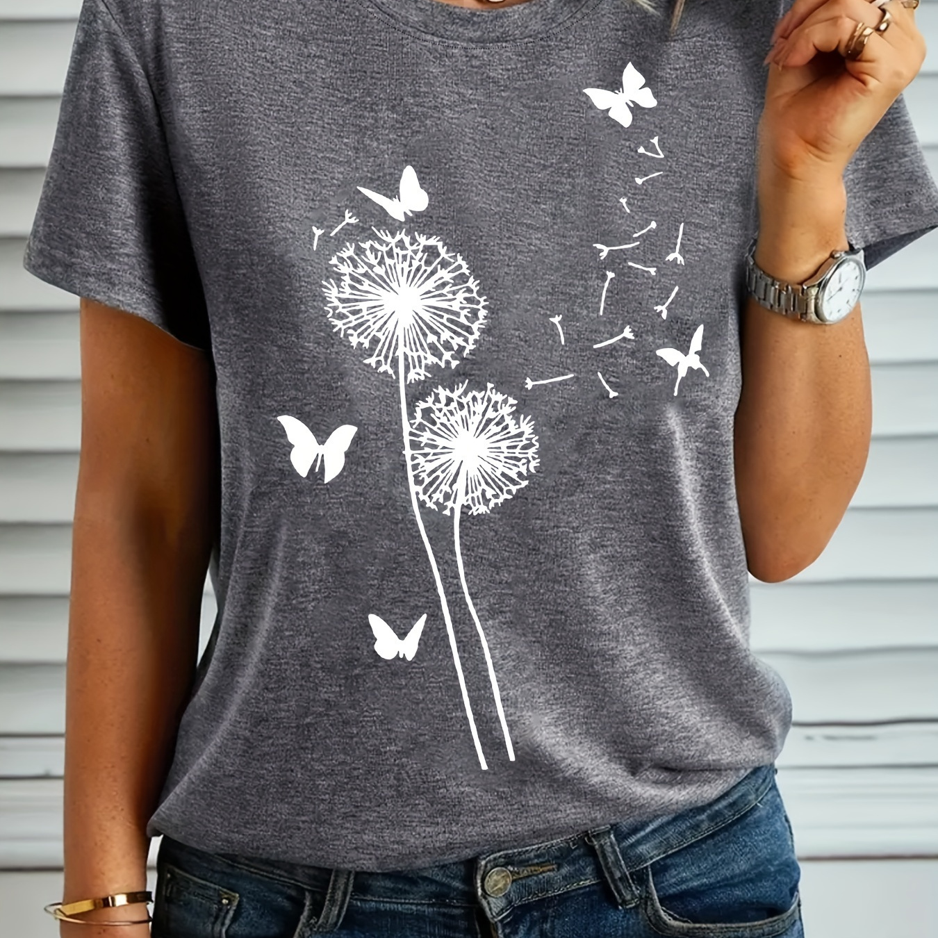 

T-shirt imprimé papillon et plante grande taille, haut décontracté à manches courtes et col rond pour l'été et le printemps, vêtements grande taille pour femmes