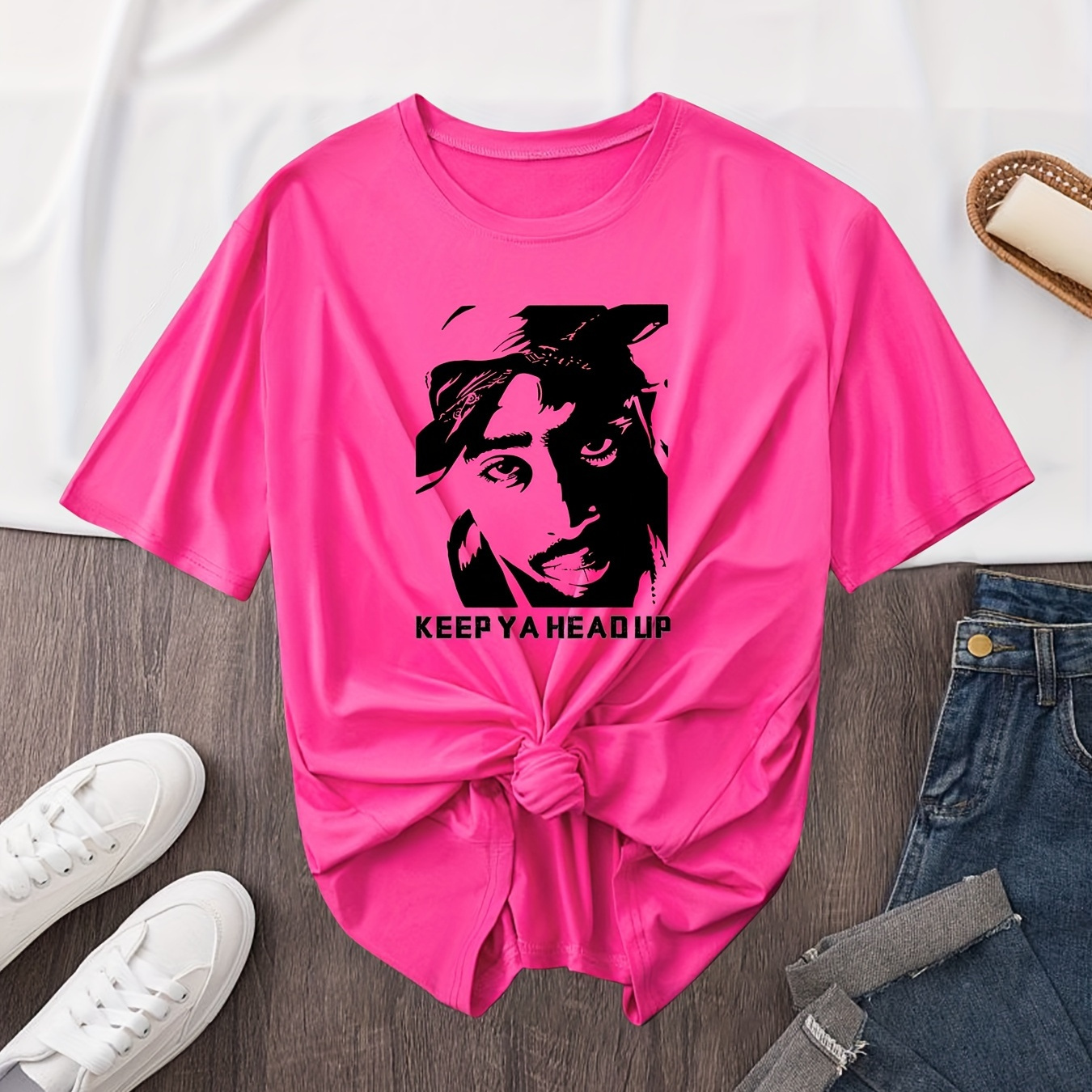 

Plus Size Graphic Print T-shirt, Casual Short Sleeve Top For Spring & Summer, Women's Plus Size Clothing