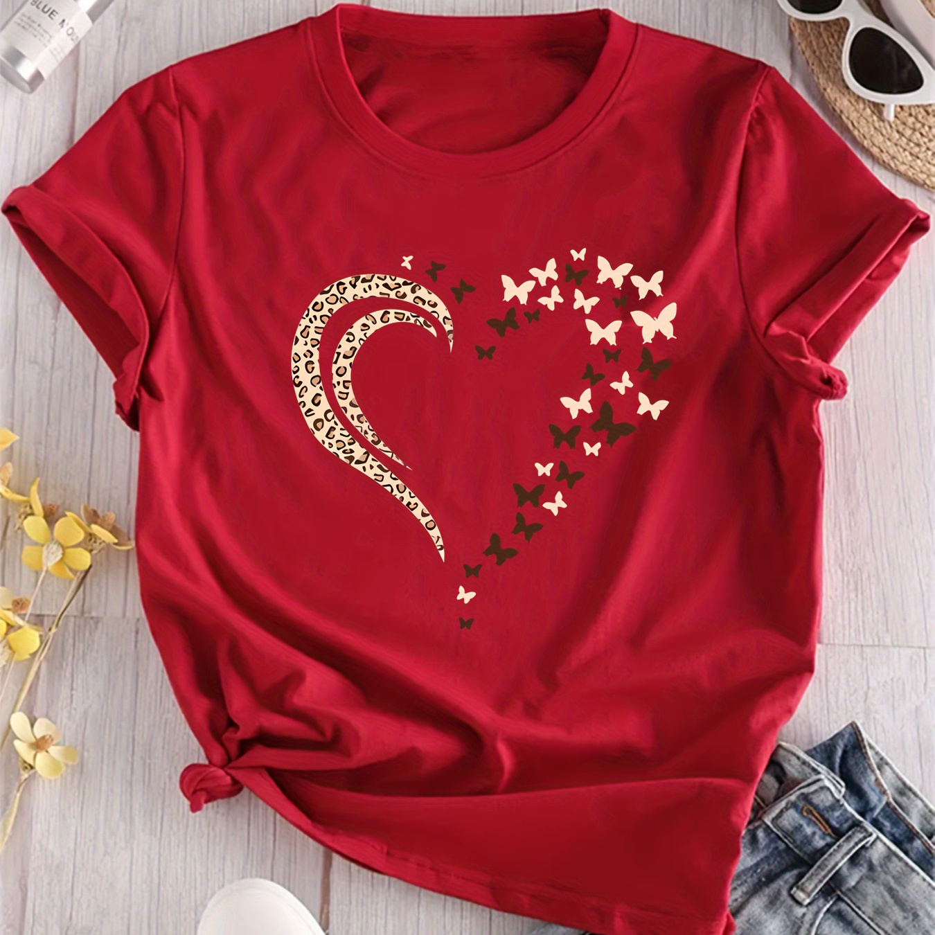 

Plus Size Heart Print T-shirt, Casual Crew Neck Short Sleeve T-shirt, Women's Plus Size clothing