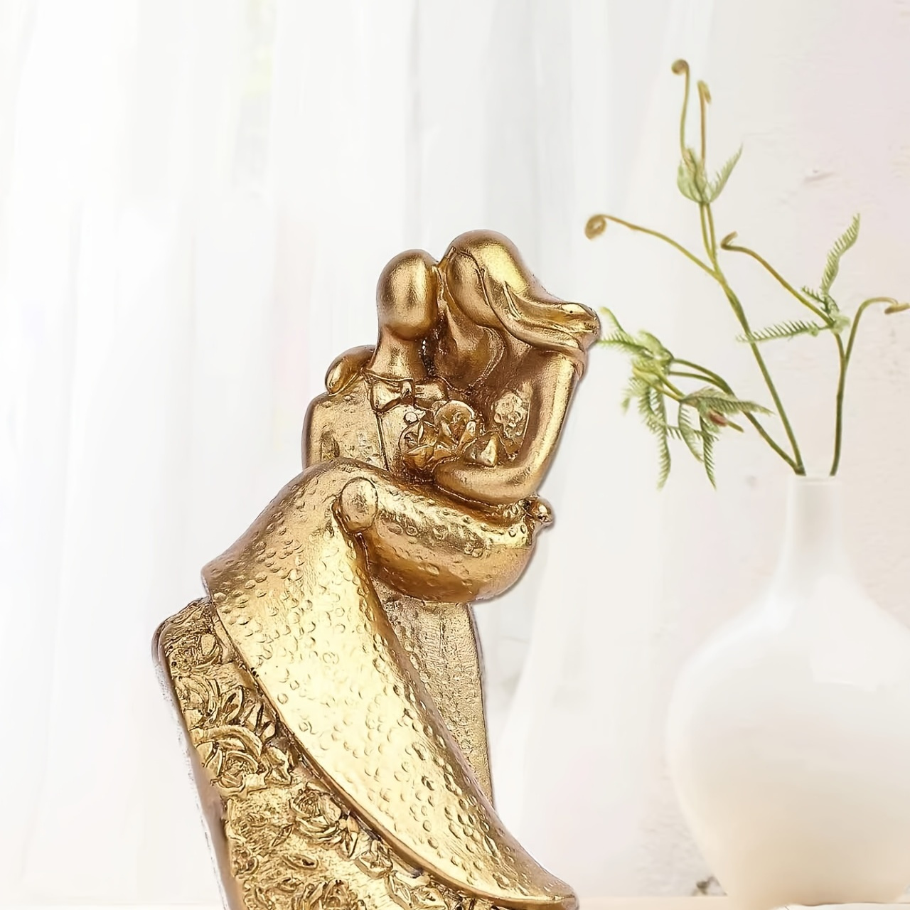 

1pc Romantic Couple Sculpture - Modern Resin Statue For Home Decor, Office Bookshelf, Wedding Party - Art Craft Ornament