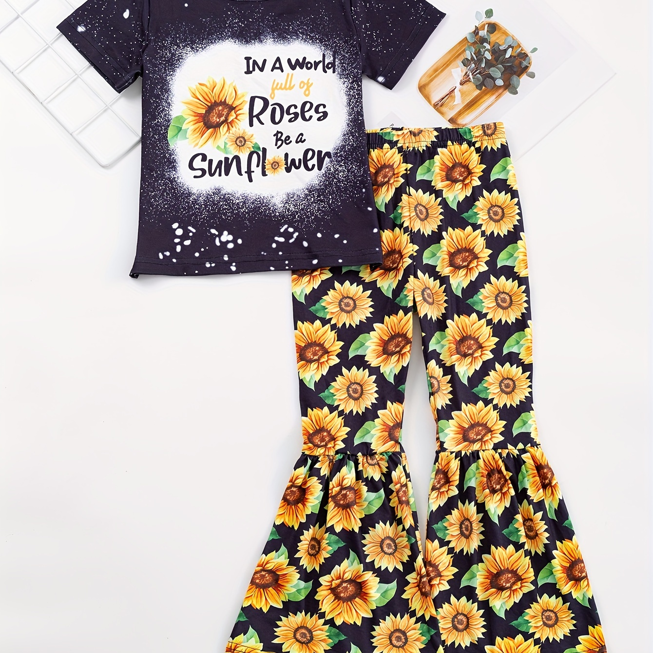 

Girls Round Neck Short Sleeve T-shirt & Sunflower Print Flared Trousers Letter Print Casual Kids Clothes
