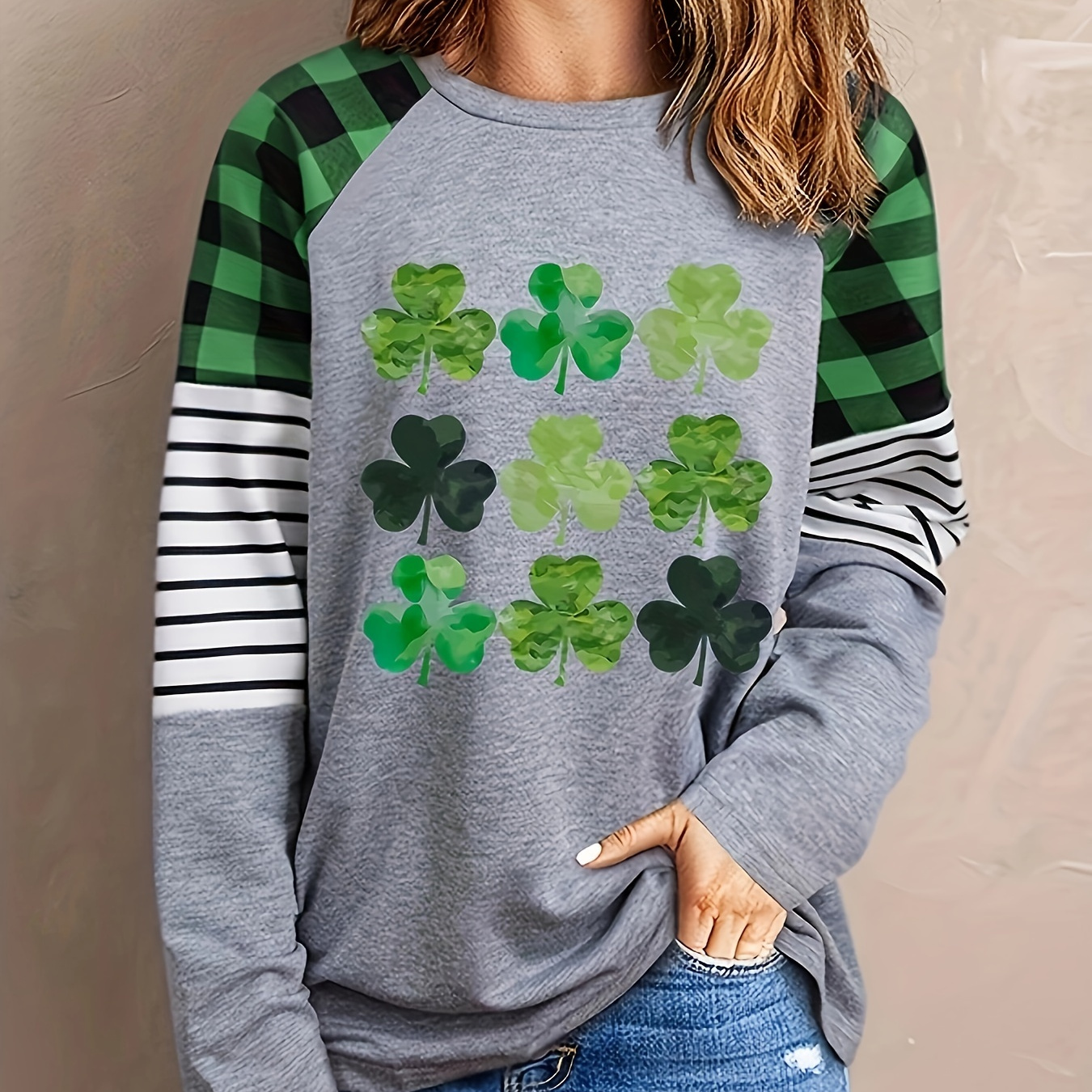 

Plus Size Clover Print T-shirt, Casual Long Sleeve Crew Neck Top For Spring & Fall, Women's Plus Size Clothing