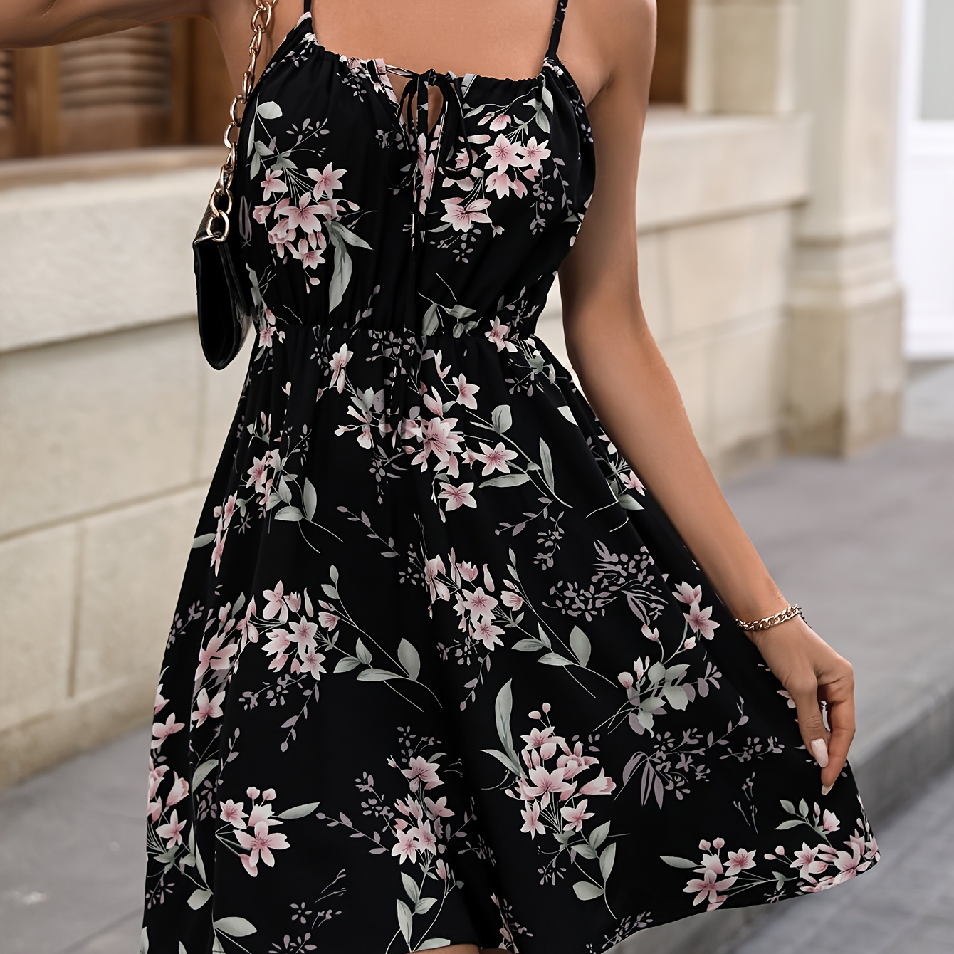 

Robe à Bretelles Élégante pour Femmes, Style Vacances Printemps-Été 2025, Jupe Courte Noire à Imprimé Floral Moulante et Sexy