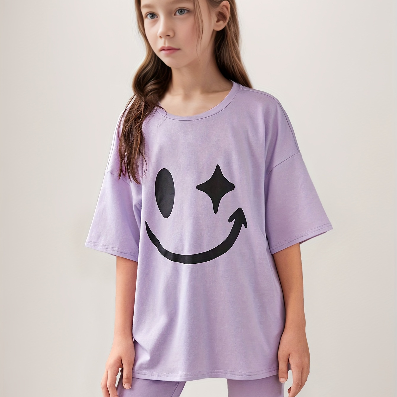 

Girl's 2pcs Winking Smile Print Short Sleeve Loose T-shirt Top + Shorts Sports Casual Set, Girls Outfit Summer Clothes