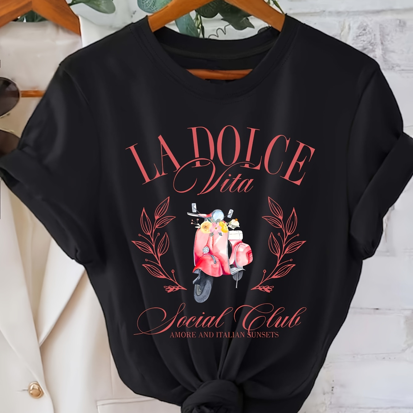 

T-shirt à manches courtes et col rond imprimé de dessin pour le Club Spécial La Vita, en polyester et élastane, vêtements décontractés pour femmes pour l'été et .