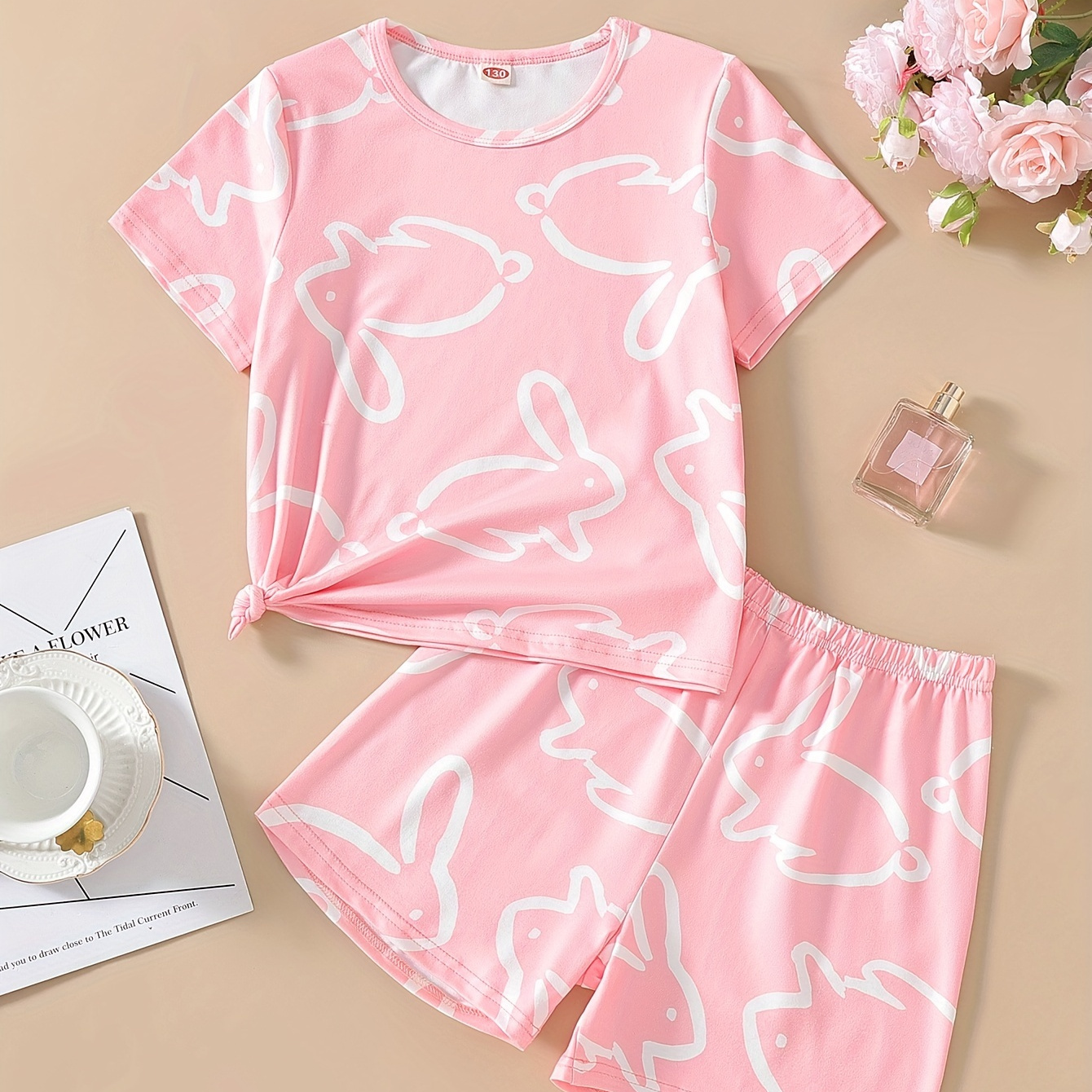 

Ensemble De Fête À Domicile Avec Un T-shirt À Manches Courtes Imprimé Aléatoire De Lapin Mignon De Pâques Pour Filles + Short Imprimé De Lapin