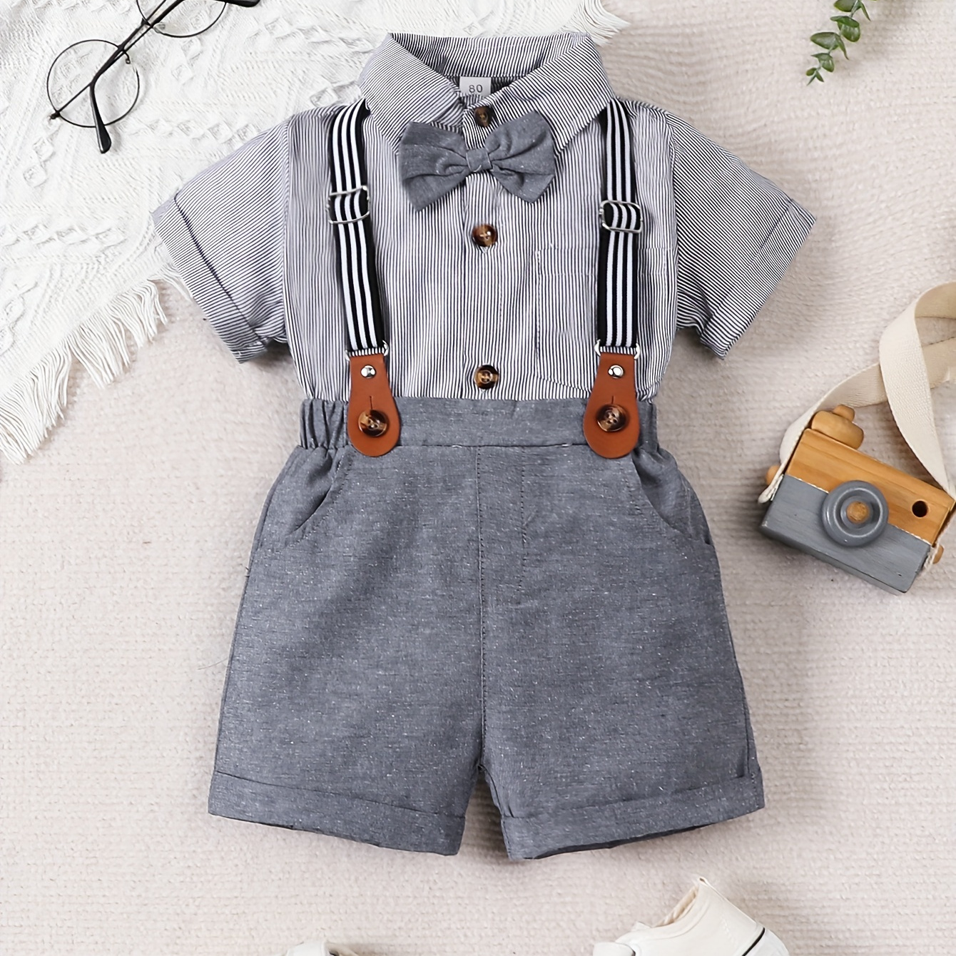 

2pcs Gentleman Outfit For Infant & Toddler, Bowtie Vertical Stripe Pattern Shirt & Bib Shorts Set, Formal Wear For Photography Birthday Party, Baby Boy's Clothes
